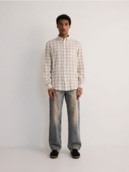 Koszula regular fit w kratę - beżowy. Brązowe koszule męskie Reserved, l, bez wzorów, z bawełny, bez kołnierzyka, bez ramiączek. Za 119.99 zł.