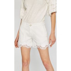 Guess Jeans - Szorty Lycia. Szorty damskie marki Guess Jeans. W wyprzedaży za 299.90 zł.