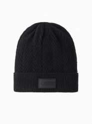 Męska dzianinowa czapka o sweterkowym splocie z naszywką – czarna V1. Czarne czapki i kapelusze męskie Ombre Clothing, z aplikacjami, z dzianiny, klasyczne. W wyprzedaży za 84.49 zł.