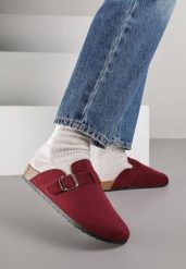 Bordowe Klapki Ozdobione Klamrą na Pasku Zelevelis. Czerwone klapki damskie Renee, bez wzorów, z jeansu, eleganckie, bez obcasa, na obcasie. Za 69.99 zł.