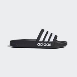 Klapki męskie basenowe Adidas ADILETTE. Białe klapki męskie Adidas, z materiału, klasyczne. Za 119.00 zł.
