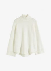 Sweter ze stójką. Białe swetry damskie bonprix, bez wzorów, bez kołnierzyka, bez ramiączek, bez kaptura. Za 109.99 zł.