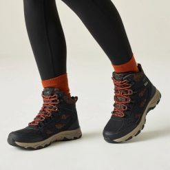 Damskie buty trekkingowe Vendora. Brązowe trekkingi damskie Regatta, trekkingowe. Za 449.99 zł.