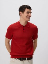 Ażurowy sweter polo - czerwony. Czerwone swetry przez głowę męskie Reserved, l, w ażurowe wzory, z bawełny, bez kołnierzyka. Za 109.99 zł.