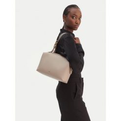 Torebka Furla. Brązowe torebki do ręki damskie Furla, bez wzorów, klasyczne, bez dodatków. Za 1,479.00 zł.