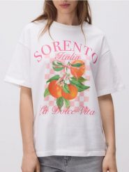 T-shirt oversize z nadrukiem - złamana biel. T-shirty damskie Reserved, l, bez wzorów, z bawełny, bez kołnierzyka. W wyprzedaży za 39.99 zł.