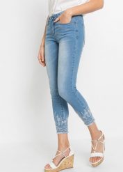 Dżinsy Skinny, mid waist. Niebieskie jeansy damskie bonprix. Za 169.99 zł.