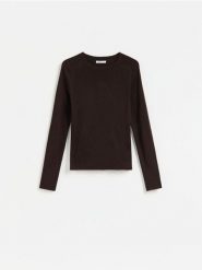 Gładki sweter - ciemnobrązowy. Brązowe swetry damskie Reserved, l, bez wzorów, z dzianiny, bez kołnierzyka, bez ramiączek, bez kaptura. Za 89.99 zł.