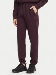 Under Armour Spodnie dresowe Ua Unstoppable 6013521 Bordowy Regular Fit. Czerwone spodnie dresowe damskie Under Armour, s, bez wzorów, z dresówki. Za 399.99 zł.