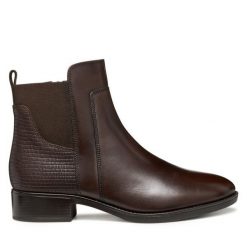 Botki Geox. Brązowe botki damskie Geox, bez obcasa, na płaskiej podeszwie, bez zapięcia. Za 469.99 zł.