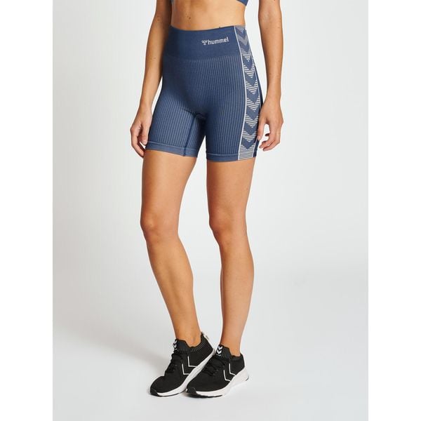 Damskie półwysokie spodenki typu bib Hummel MT Blaze. Niebieskie szorty sportowe damskie Hummel, xs, bez wzorów, sportowe, do piłki nożnej. Za 130.50 zł.