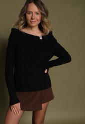 Czarny Sweter z Wiskozą Ozdobiony Cyrkoniową Aplikacją Marrise. Czarne swetry damskie Born2be, m, z aplikacjami, z jeansu, eleganckie, bez kołnierzyka, bez ramiączek, bez kaptura. Za 109.99 zł.