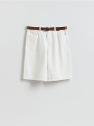 Bawełniane szorty z paskiem - biały. Białe szorty damskie Reserved, bez wzorów, z bawełny. Za 119.99 zł.