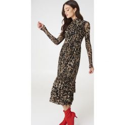 NA-KD Trend Siateczkowa sukienka z falbanami Leo - Multicolor. Sukienki damskie marki NA-KD Trend. Za 242.95 zł.