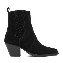 Botki DeeZee. Czarne botki damskie DeeZee, bez obcasa, na słupku, bez zapięcia. Za 329.99 zł.