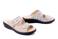 DR. BRINKMANN 700583-08 perle, klapki damskie. Brązowe klapki damskie Dr. Brinkmann, bez wzorów, ze skóry, bez obcasa. Za 284.90 zł.