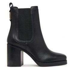 Botki Tommy Hilfiger. Czarne botki damskie Tommy Hilfiger, bez obcasa, na słupku, bez zapięcia. Za 849.99 zł.
