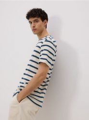 T-shirt regular w paski - lawendowy. Fioletowe t-shirty męskie Reserved, l, bez wzorów, z bawełny, bez kołnierzyka. W wyprzedaży za 49.99 zł.