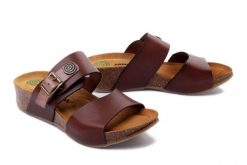DR. BRINKMANN 700147-02 caramel, klapki profilaktyczne damskie. Brązowe klapki damskie Dr. Brinkmann, bez wzorów, ze skóry, bez obcasa. Za 192.43 zł.