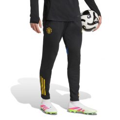 Spodnie treningowe Manchester United EU 2025/26. Czarne spodnie sportowe męskie Adidas, bez wzorów, do piłki nożnej. Za 272.00 zł.