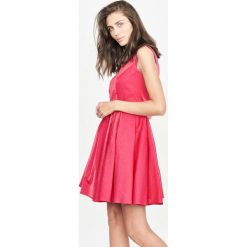 Simple - Sukienka. Szare sukienki damskie marki Simple, z bawełny, eleganckie, z okrągłym kołnierzem. W wyprzedaży za 299.90 zł.
