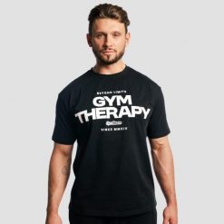 Koszulka męska fitness oversize czarna Gym Therapy. Czarne koszulki sportowe męskie GYMBEAM, l, bez wzorów, z bawełny, bez kołnierzyka, bez ramiączek, na fitness i siłownię. Za 89.90 zł.