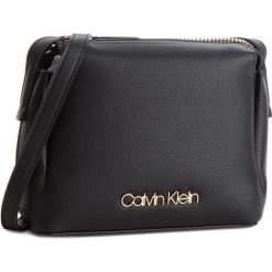Torebka CALVIN KLEIN - Step Up Small Crossb K60K604289 001. Czarne listonoszki damskie Calvin Klein, ze skóry ekologicznej. W wyprzedaży za 359.00 zł.