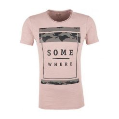 Q/S Designed By T-Shirt Męski L Różowy. Czerwone t-shirty męskie Q/S Designed By, z nadrukiem, z bawełny, z okrągłym kołnierzem. W wyprzedaży za 69.00 zł.