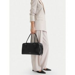 Torebka GINO ROSSI. Czarne torebki do ręki damskie Gino Rossi, bez wzorów, bez dodatków. Za 499.99 zł.