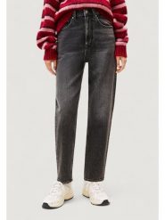 Tommy Jeans Jeansy Mom Jean Uh Tpr Bi0187 Co DW0DW21812 Czarny Mom Fit. Czarne jeansy damskie Tommy Jeans. Za 409.99 zł.