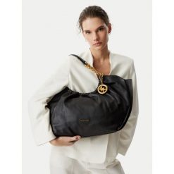 Torebka MICHAEL Michael Kors. Czarne torebki do ręki damskie MICHAEL Michael Kors, bez wzorów, klasyczne, bez dodatków. Za 2,029.00 zł.