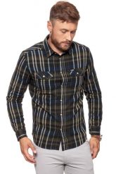 KOSZULA WRANGLER LS 2PKT FLAP SHIRT DUSTY OLIVE W5982T245 112129892. Zielone koszule męskie Wrangler, m, bez wzorów, z materiału, bez kołnierzyka, bez ramiączek. W wyprzedaży za 69.99 zł.