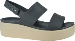 Crocs Crocs Brooklyn Low Wedge 206453-07H czarne 37/38. Czarne sandały damskie Crocs, bez wzorów, bez obcasa, bez zapięcia. Za 189.00 zł.