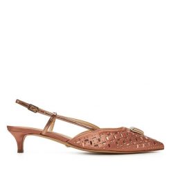 Czółenka Guess. Czerwone czółenka damskie Guess, z aplikacjami, bez obcasa, bez zapięcia. Za 429.99 zł.