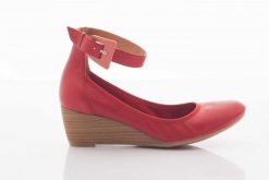 Czółenka Bayla-Mik 14018-5136 Luna Pink, Skóra naturalna - 39. Czerwone czółenka damskie Bayla, bez wzorów, z materiału, bez obcasa, na koturnie, bez zapięcia. W wyprzedaży za 134.10 zł.