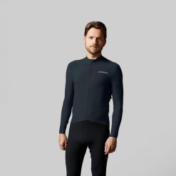 Ciepła męska koszulka kolarska z długim rękawem. Czarne bluzy męskie ACELERA, m, bez wzorów, z materiału, bez kołnierzyka, bez ramiączek, rowerowe. W wyprzedaży za 253.76 zł.