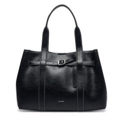 Torebka Calvin Klein. Czarne torebki do ręki damskie Calvin Klein, bez wzorów, klasyczne, bez dodatków. Za 749.99 zł.