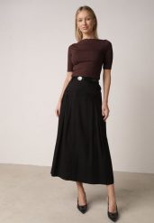 Czarna Wiskozowa Spódnica o Rozkloszowanym Kroju z Plisami i Paskiem Rolea. Czarne spódnice damskie Born2be, l, bez wzorów, z wiskozy, eleganckie, maxi, rozkloszowane. Za 129.99 zł.