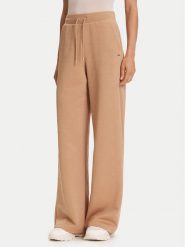 Guess Spodnie dresowe V5YB19 KBSL2 Beżowy Regular Fit. Brązowe spodnie dresowe damskie Guess, l, z aplikacjami, z dresówki. Za 239.99 zł.