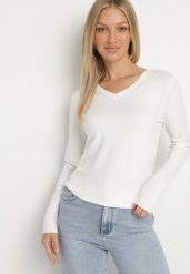 Biały Sweter z Wiskozą i Dekoltem w Serek Olisela. Białe swetry damskie Born2be, s, bez wzorów, z wiskozy, eleganckie, bez kołnierzyka, bez ramiączek, bez kaptura. Za 49.99 zł.