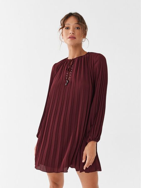 Liu Jo Sukienka codzienna MF3399 T0414 Bordowy Relaxed Fit. Czerwone sukienki damskie Liu Jo, na co dzień, bez wzorów, z syntetyku, bez kołnierzyka, bez ramiączek, proste. Za 569.99 zł.