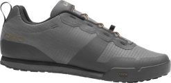 Giro Buty męskie GIRO TRACKER fastlace dark shadow trl green Rozmiar buta: 39. Szare buty sportowe męskie GIRO, bez zapięcia. Za 425.99 zł.