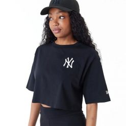 Damski crop top New York Yankees MLB. Czarne koszulki sportowe damskie New Era, bez wzorów, z bawełny, sportowe, bez kołnierzyka. Za 219.50 zł.