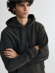 Polarowa bluza z kapturem - oliwkowy. Zielone bluzy męskie Reserved, l, bez wzorów, z dzianiny, z kapturem. Za 139.99 zł.