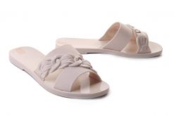 ZAXY JJ285202 DESLUMBRE SLIDE AD off white, klapki damskie. Białe klapki damskie Zaxy, bez wzorów, bez obcasa. Za 62.45 zł.
