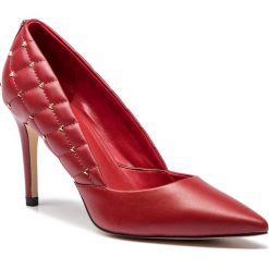 Szpilki GUESS - FLRNN4 LEA08 LRED. Czerwone szpilki damskie Guess, ze skóry ekologicznej. W wyprzedaży za 469.00 zł.