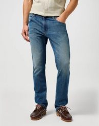 MESKIE SPODNIE WRANGLER GREENSBORO TRAIL TONE 112362442. Spodnie materiałowe męskie Wrangler, l, bez wzorów, z jeansu. Za 219.99 zł.