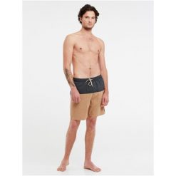 Spodenki męskie Protest PRTFORTA beachshort. Brązowe kąpielówki męskie Protest, m, bez wzorów, do pływania. W wyprzedaży za 233.99 zł.