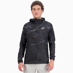 Męska kurtka przeciwwiatrowa do biegania w terenie TERRARUN WINDBREAKER. Czarne kurtki męskie BODYCROSS, l, bez wzorów, z materiału, do biegania. Za 739.99 zł.