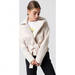 Rut&Circle Krótki płaszcz Tove - Beige. Płaszcze damskie marki Rut&Circle. Za 323.95 zł.